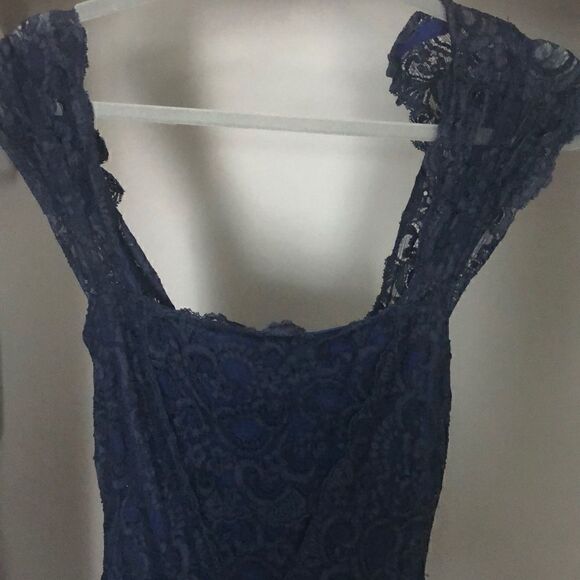 Nicole Miller navy lace gown sz 2 EUC - Picture 2 of 4